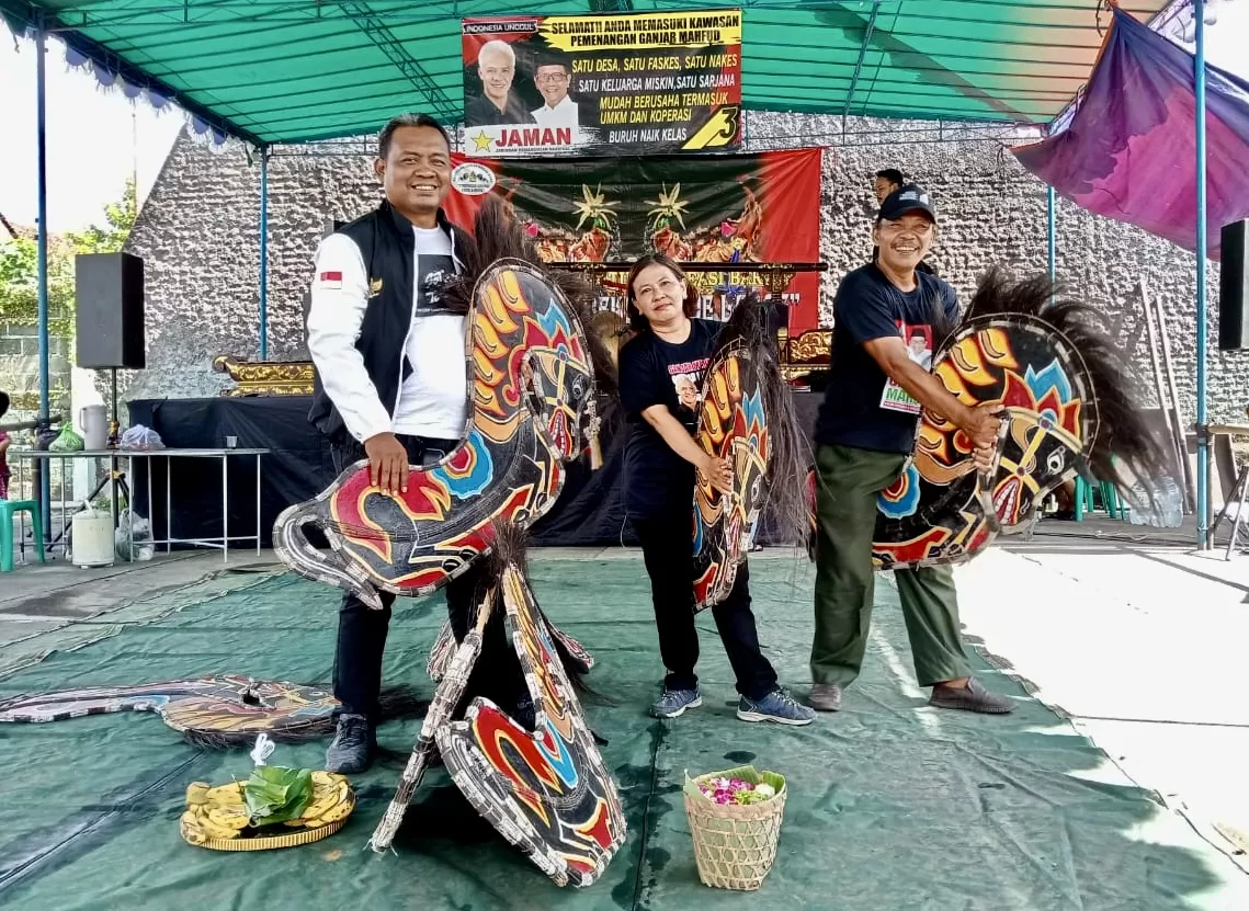 Relawan Jaman DIY gelar pentas jathilan di Bausasran (foto: Harminanto)