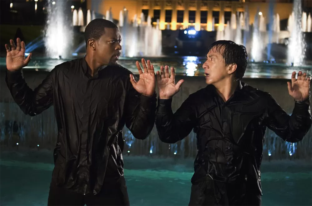 Adegan dalam film Rush Hour 3 dengan pemeran Jackie Chan dan Chris Tucker (Image: IMDb)