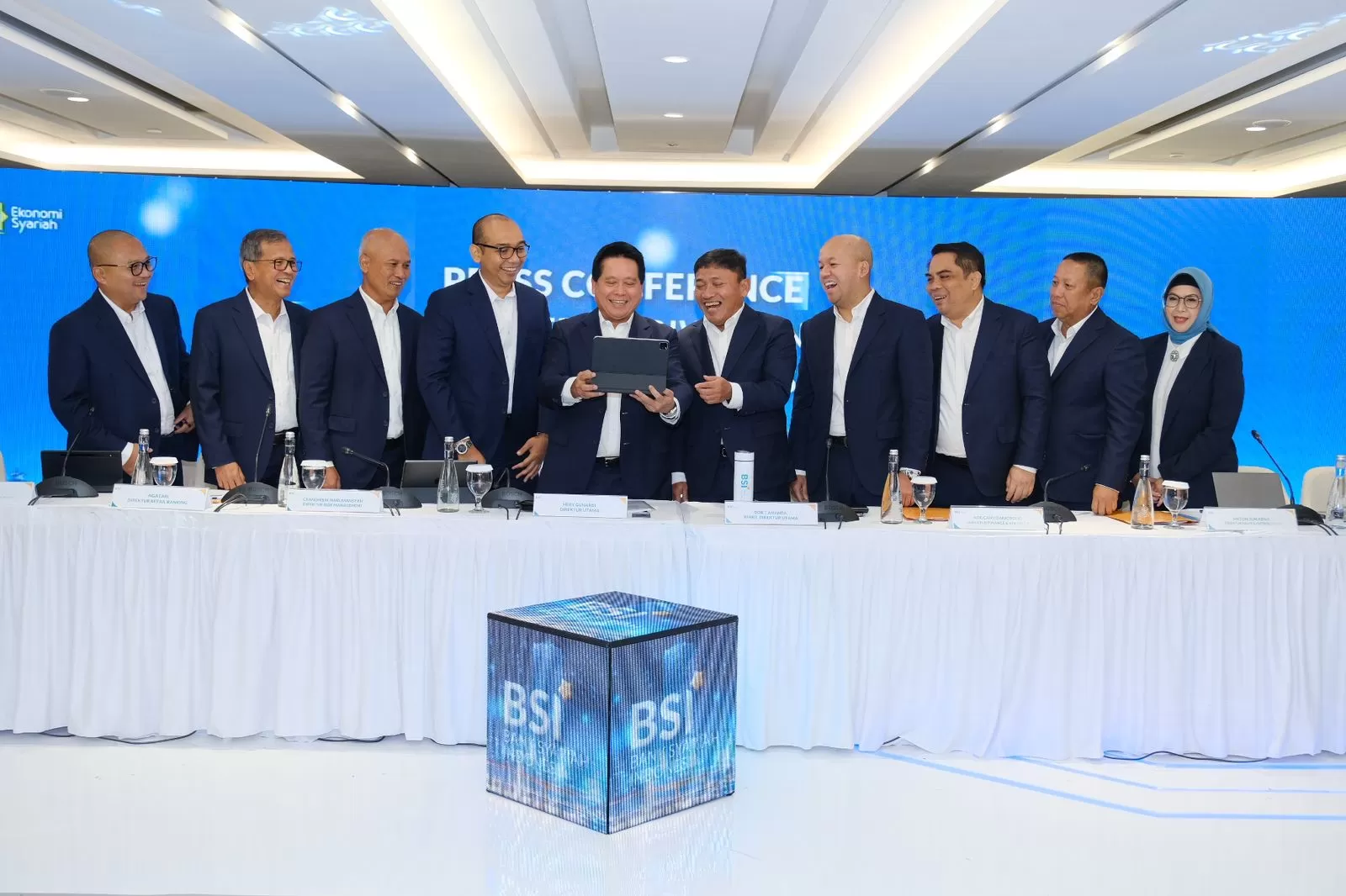 Jajaran Direksi BSI saat pemaparan kinerja triwulan IV 2023 di The Tower Jakarta, Kamis (01/2/2024) (Istimewa)
