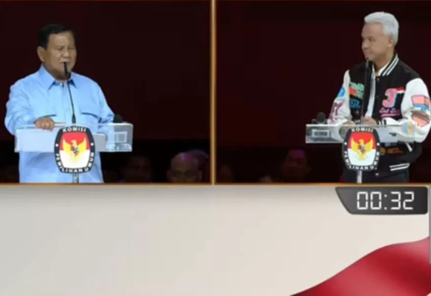 Prabowo dan Ganjar saat debat capres mengenai tanggapan.