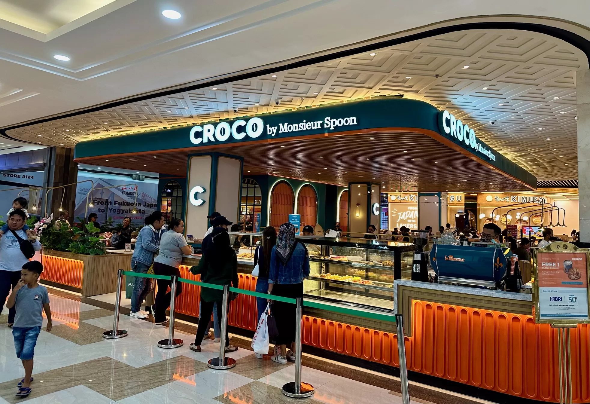 Gerai baru CROCO yang viral di Jakarta buka di Amplaz (foto: Harminanto)