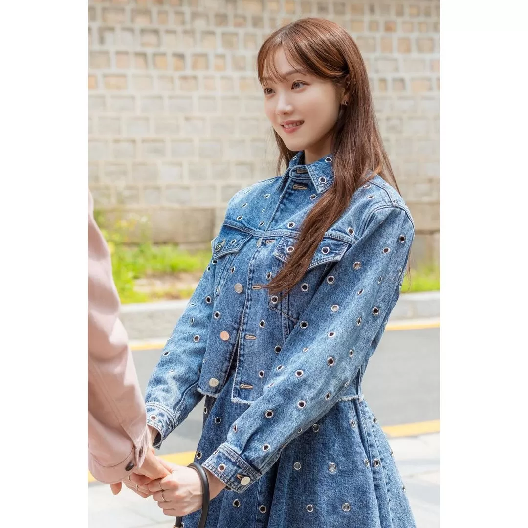 Penampilan Lee Sung Kyung di Doctor Slump. (Instagram @kdramanews.id)
