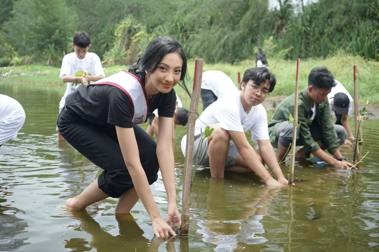 5 gaya puteri indonesia sophie kirana dalam busana bertema