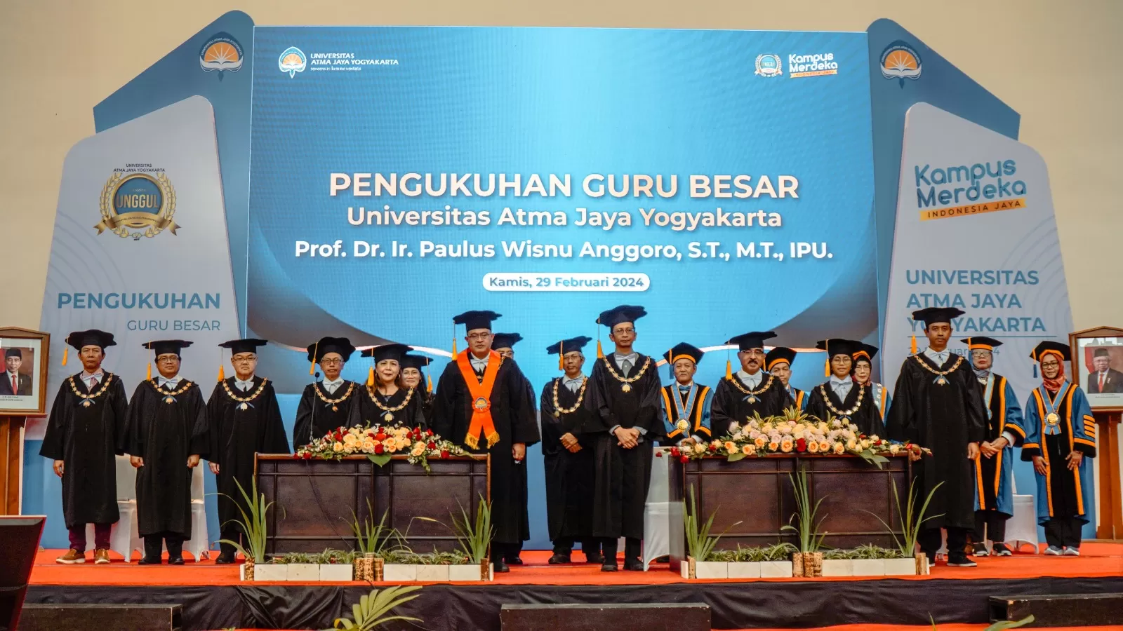 Pengukuhan tema &ldquo;Aplikasi Teknologi Computer-Aided Reverse Engineering System dalam Hilirisasi Riset Pengembangan Sepatu Orthotik Custom untuk Pasien Clubfoot dan Miranda Kerr Tea For One Teapot&rdquo; (Foto: Karni)