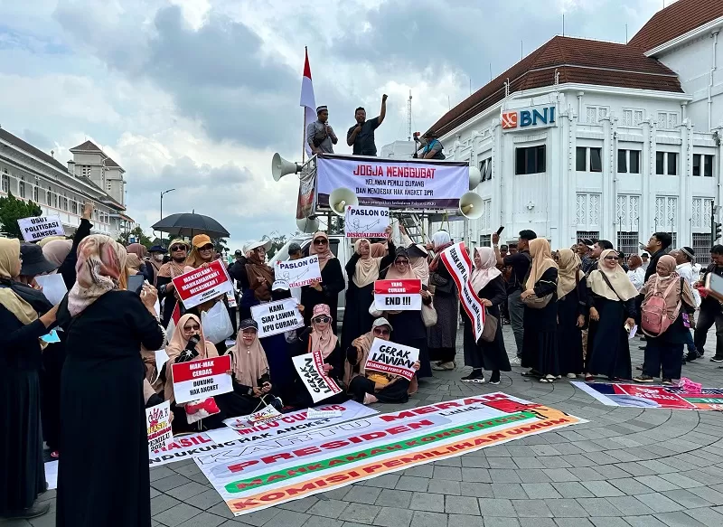 Massa aksi di titik nol Jogja (Harminanto)