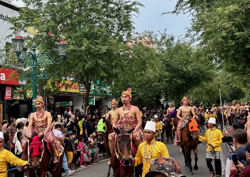  Penari Beksan Trunajaya dikirab di Jalan Malioboro gunakan kuda (Harminanto)