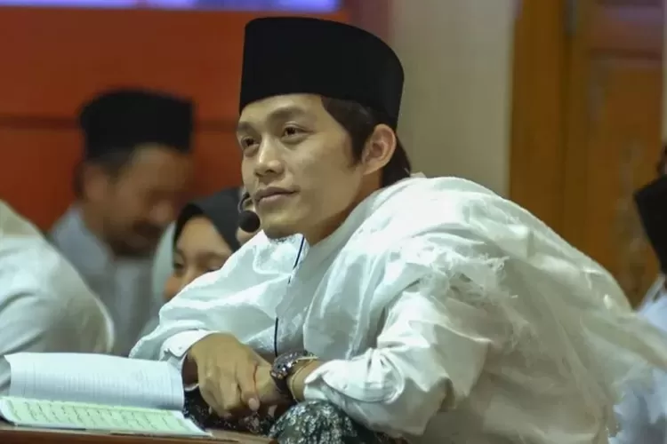  Gus Iqdam mengisi kajian bersama ST Nyell (screenshot kajian Gus Iqdam) 