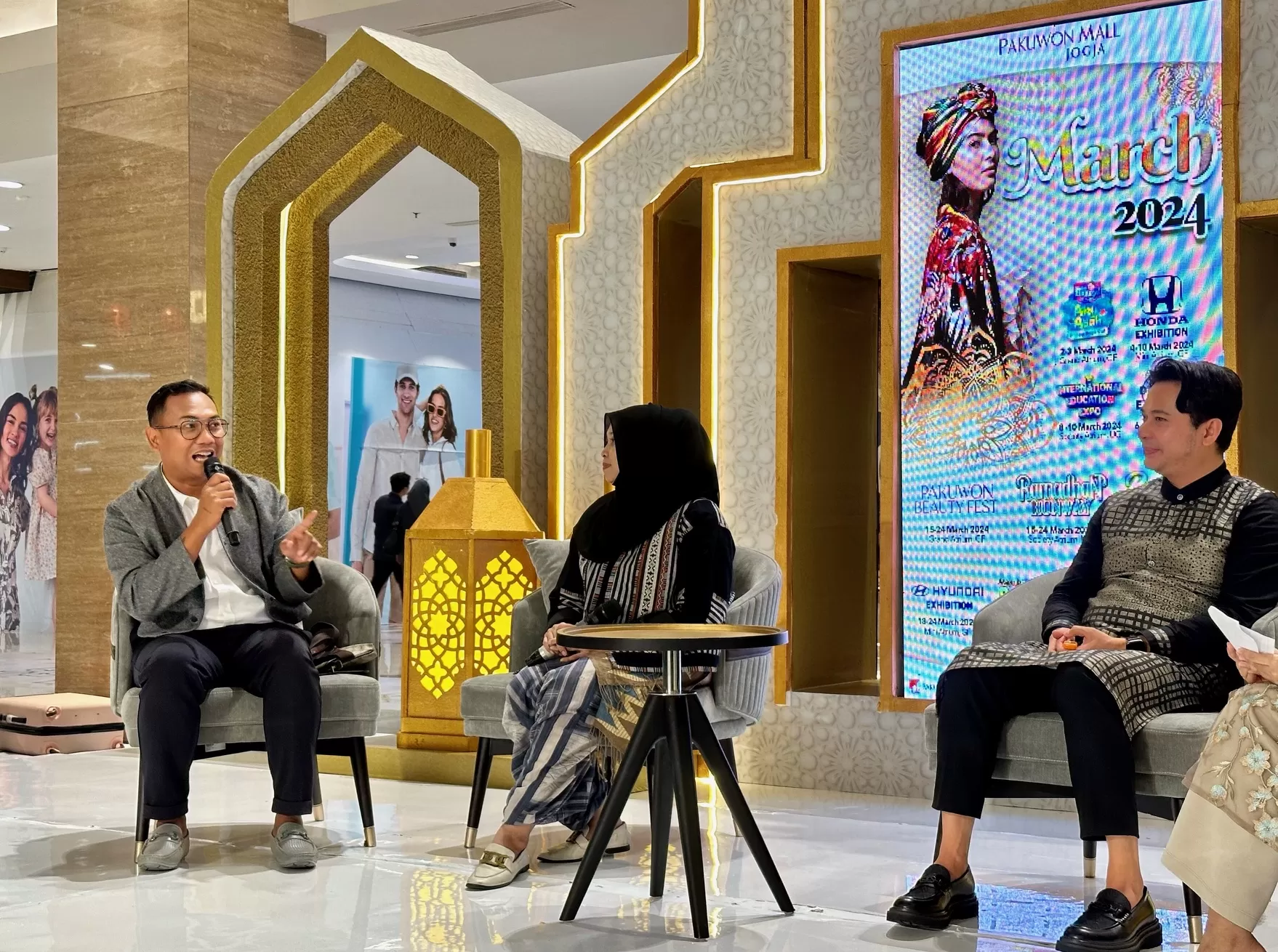 Sutardi saat bercerita perjuangan merintis bisnis (foto: Harminanto)