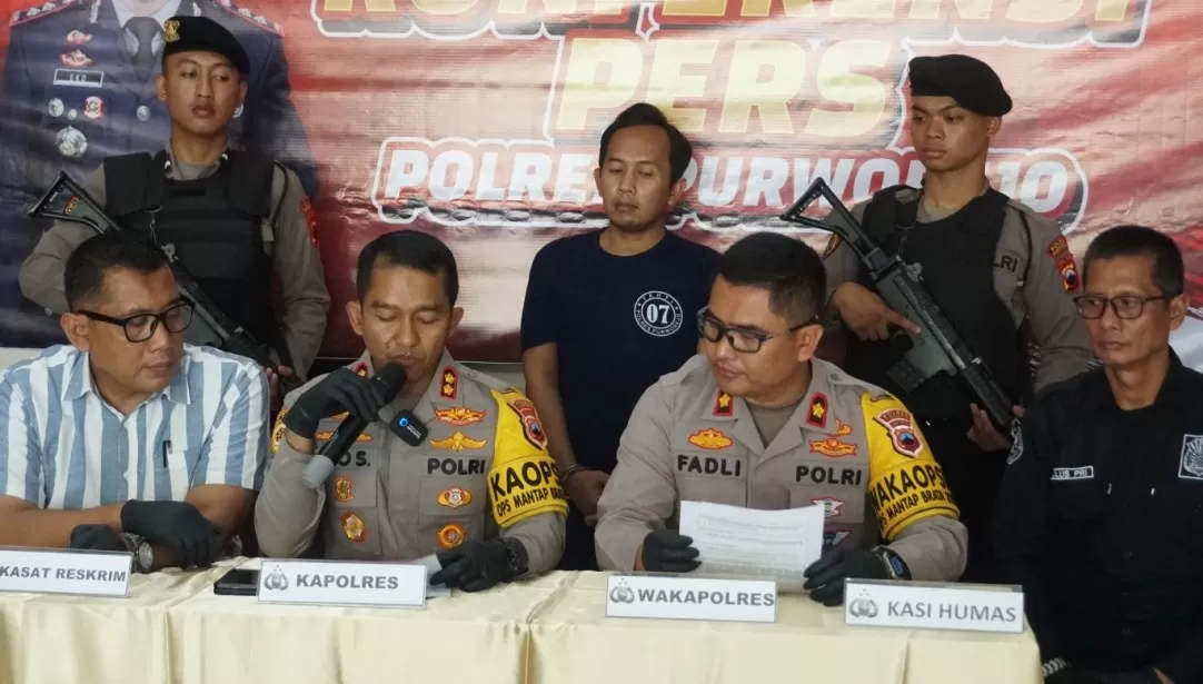 Kapolres AKBP Eko Sunaryo saat gelar kasus Penipuan yang menghadirkan tersangka AY di Mapolres Purworejo  (Istimewa)
