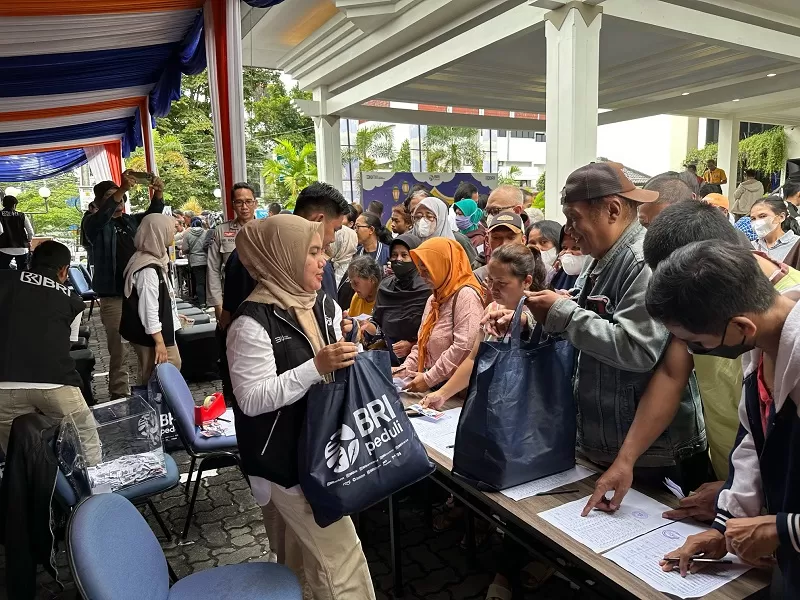 1.500 Warga Terban dan Karangwaru Terima Paket Sembako dari BRI Yogyakarta