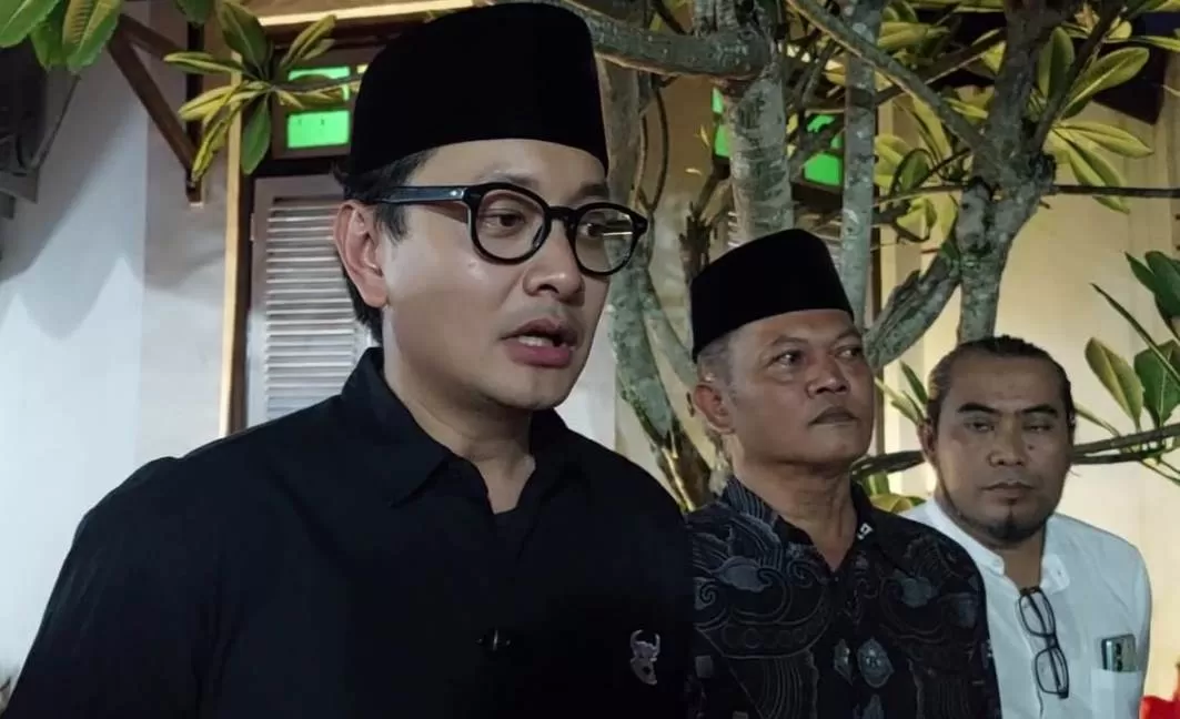 Ketua DPRD Purworejo sekaligus Ketua DPC PDI Perjuangan Kabupaten Purworejo Dion Agasi Setiabudi S.I.Kom MSi dalam acara silaturahmi dan buka bersama di Rumdin Ketua DPRD Purworejo.&nbsp;KR-Hendri Utomo