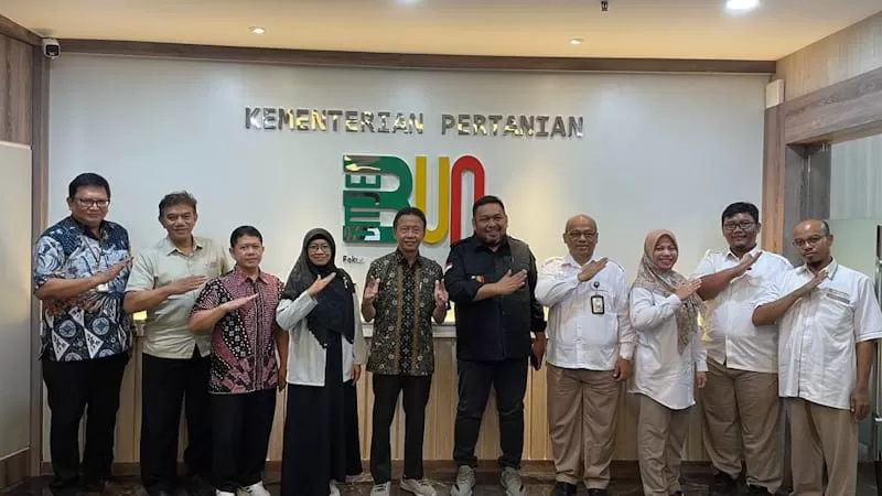 Dekan SV Undip, Kaprodi TRKI dan RPM SV Undip serta tim saat diundang di Jakarta bersama Dirjen Perkebunan Kementerian Pertanian RI.