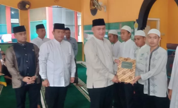 Penyerahan surat keputusan pemberian remisi langsung oleh Kakanwil Kemkumham DIY. (Foto: Judiman)