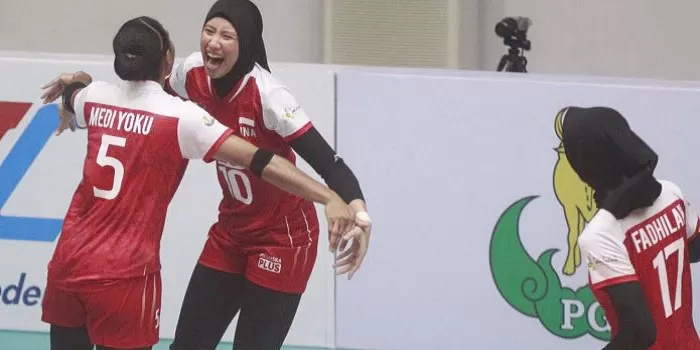 Mediol Stiovanny Yoku (5) asal  Jatim  bersama  pemain  voli putri Indonesia lainnya siap ladeni Red Spark  Korsel.