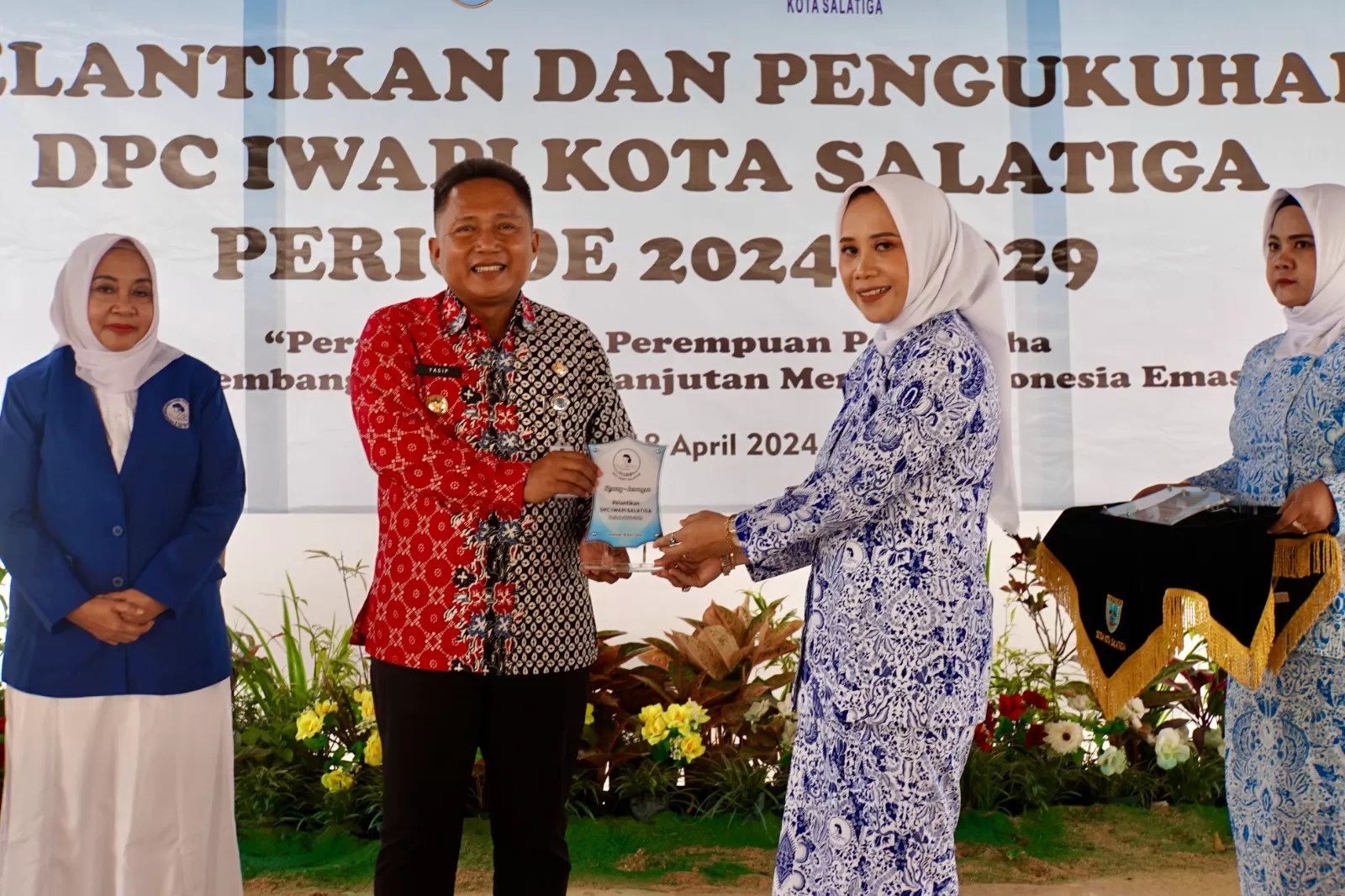 Acara Pengukuhan dan Pelantikan Ketua DPC IWAPI Salatiga. (foto: Edy Susanto)