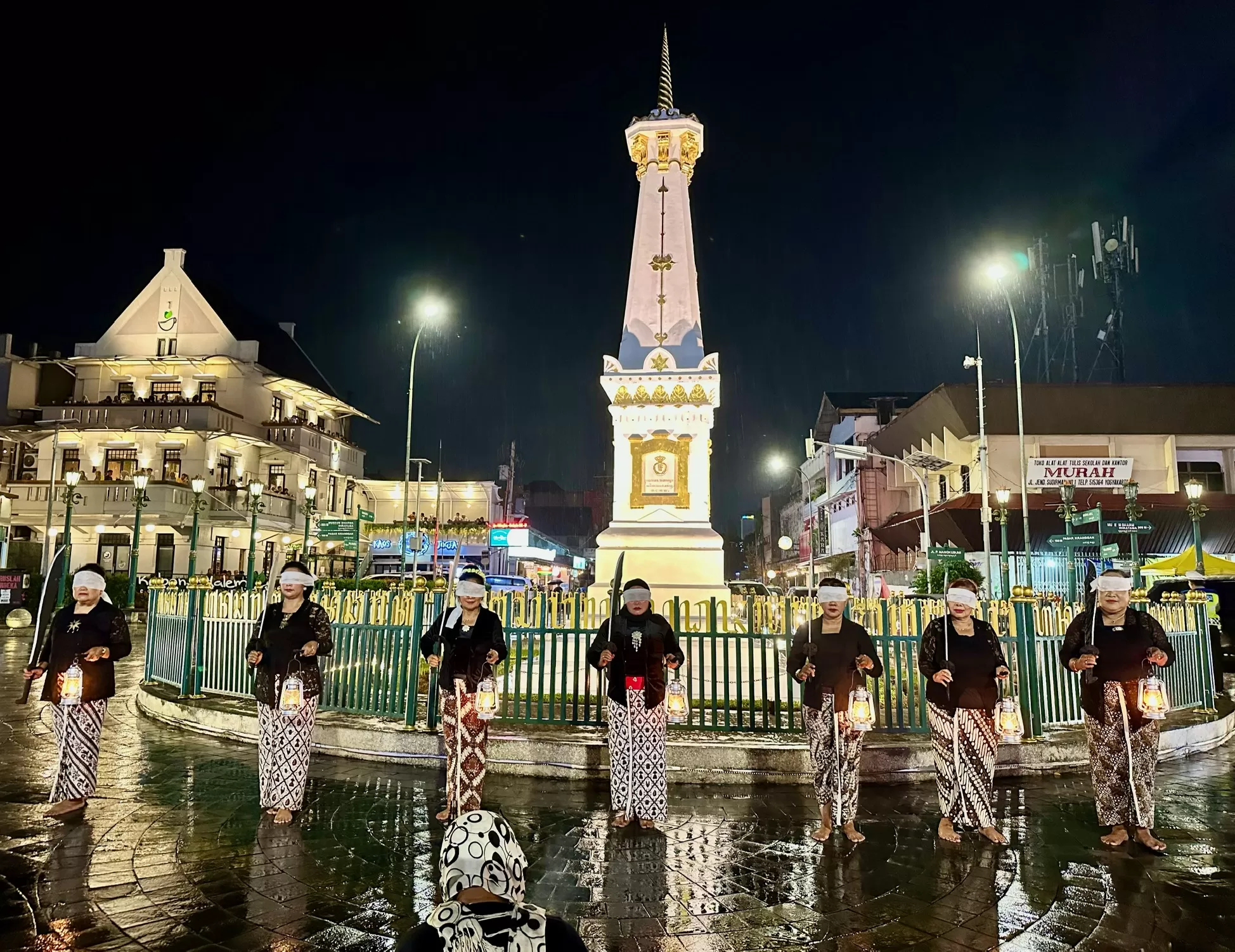 8 perempuan lampah ratri dukung hakim MK (foto: Harminanto) 