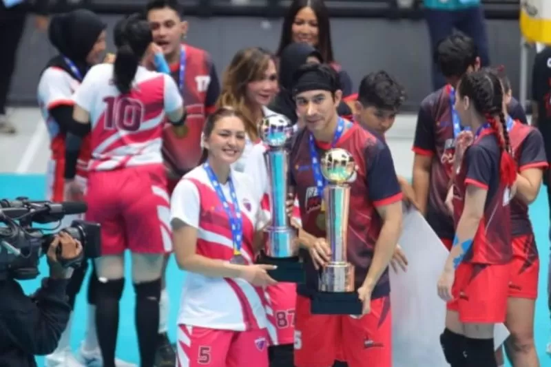 Donna Agnesia kapten tim voli Pink Dragon (Foto: Antara)