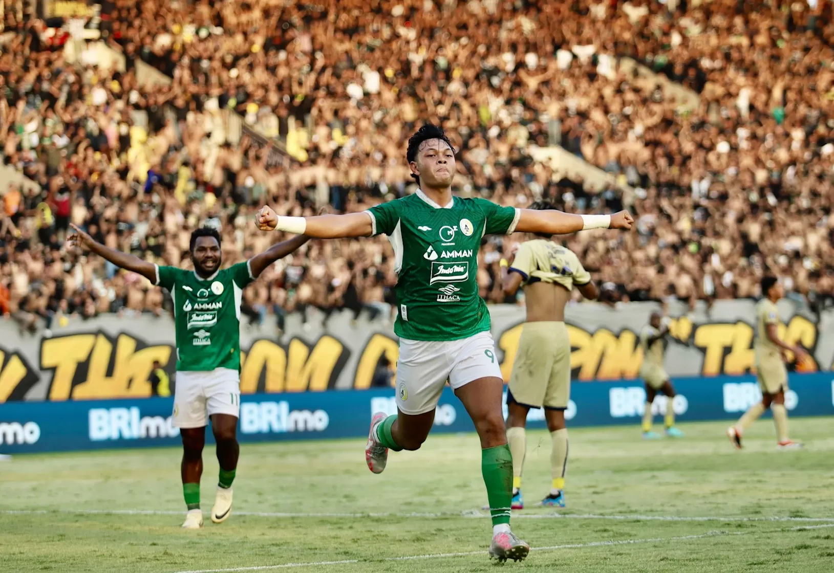 Saddam Gaffar saat merayakan gol ke gawang Arema (Istimewa)