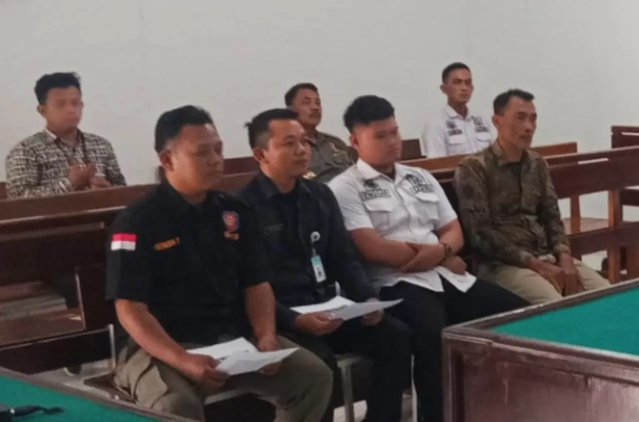 Pelaku pembuang sampah sembarangan menjalani persidangan di PN Bantul. (judiman)