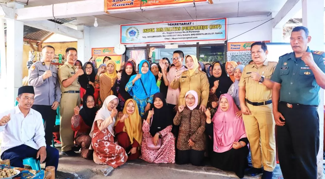  Bupati Purworejo Hj Yuli Hastuti SH saat menghadiri Silaturahmi dan Halal Bihalal Induk Disabilitas Purworejo (IDP) di Sekretariat IDP Kabupaten Purworejo (Istimewa)