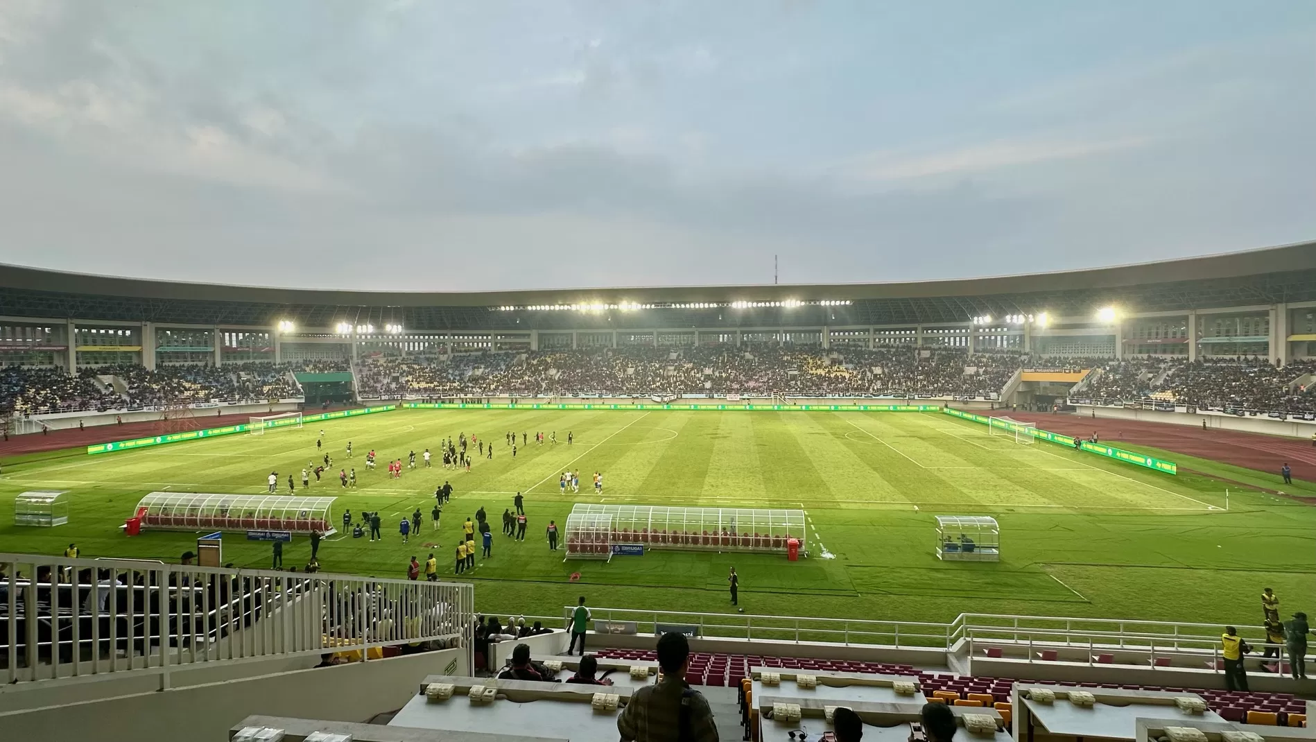 Suasana usai laga PSS vs Persib (foto: Harminanto)