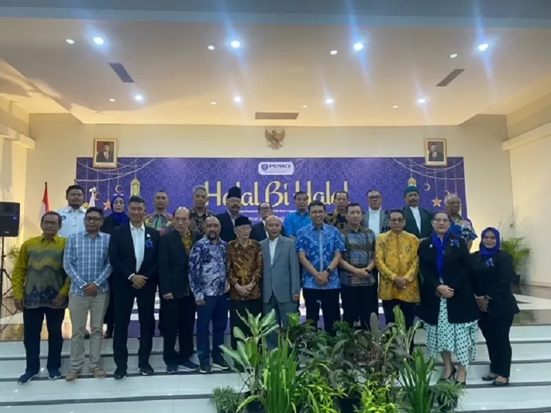 Jajaran pengurus DPC Peradi Kota Yogya foto bersama dengan Pj Walikota dan Kapolresta Yogya.&nbsp;KR-Saifullah Nur Ichwan