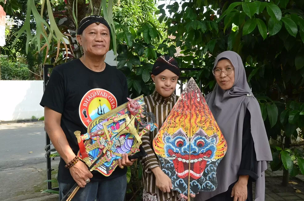 Rafa bersama orangtuanya (Istimewa)