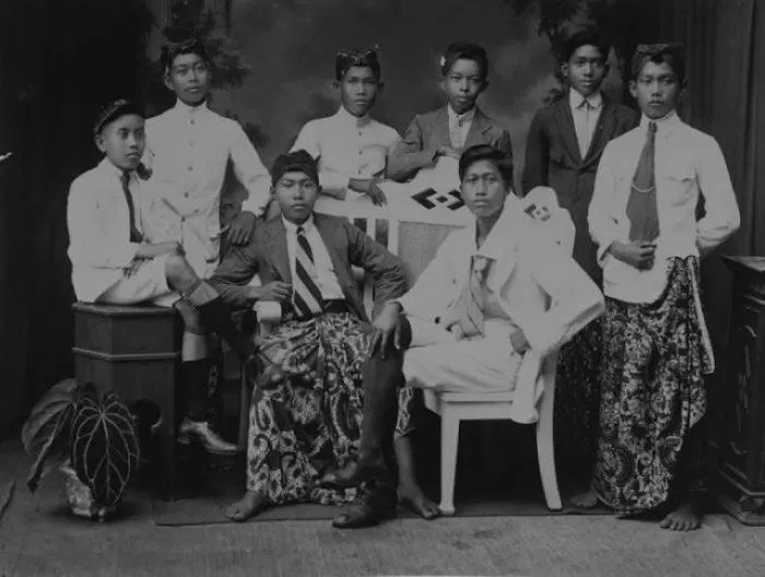  Potret mahasiswa STOVIA pada tahun 1920-1933 (Pinterest: @Jaka Yuhenda)