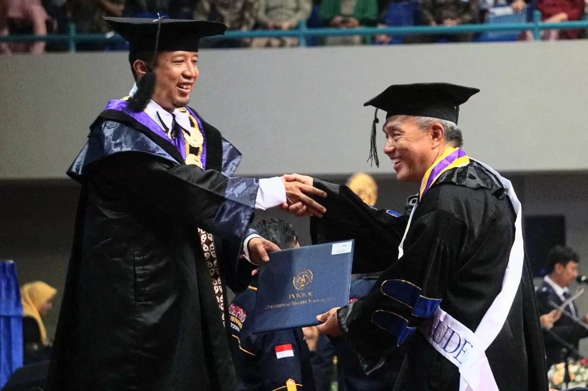 Wisuda Periode IV UNY, Wartawan KR Lulus Doktor Tercepat