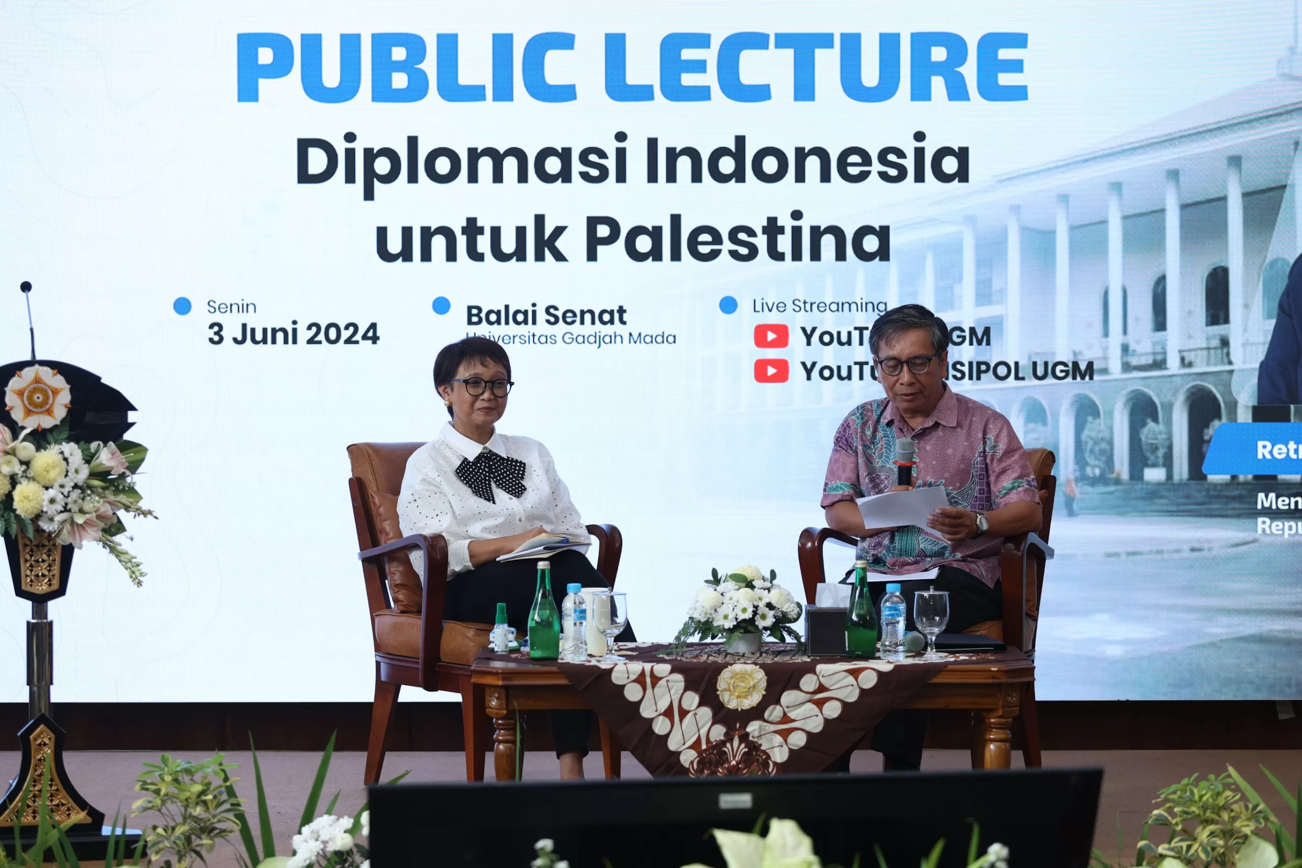 Menlu Retno saat berbicara di UGM (Ist)