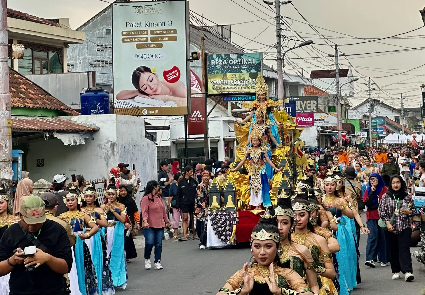   Salah satu penampil dalam Pawai Alegoris 2024 (Harminanto)