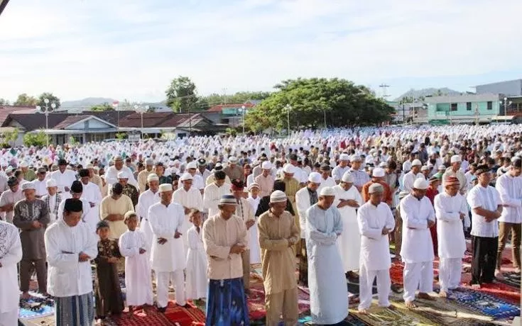 sholat idul Adha di lapangan (pinterest)