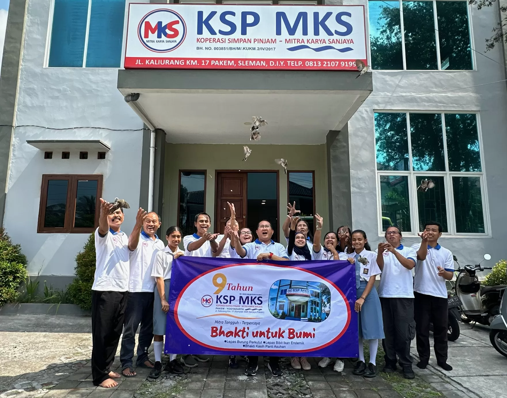 Koperasi Sanjaya lepas burung untuk bantu ekosistem alam kawasan Pakem (Harminanto)