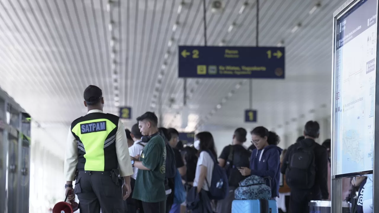 Suasana penumpang KA Bandara