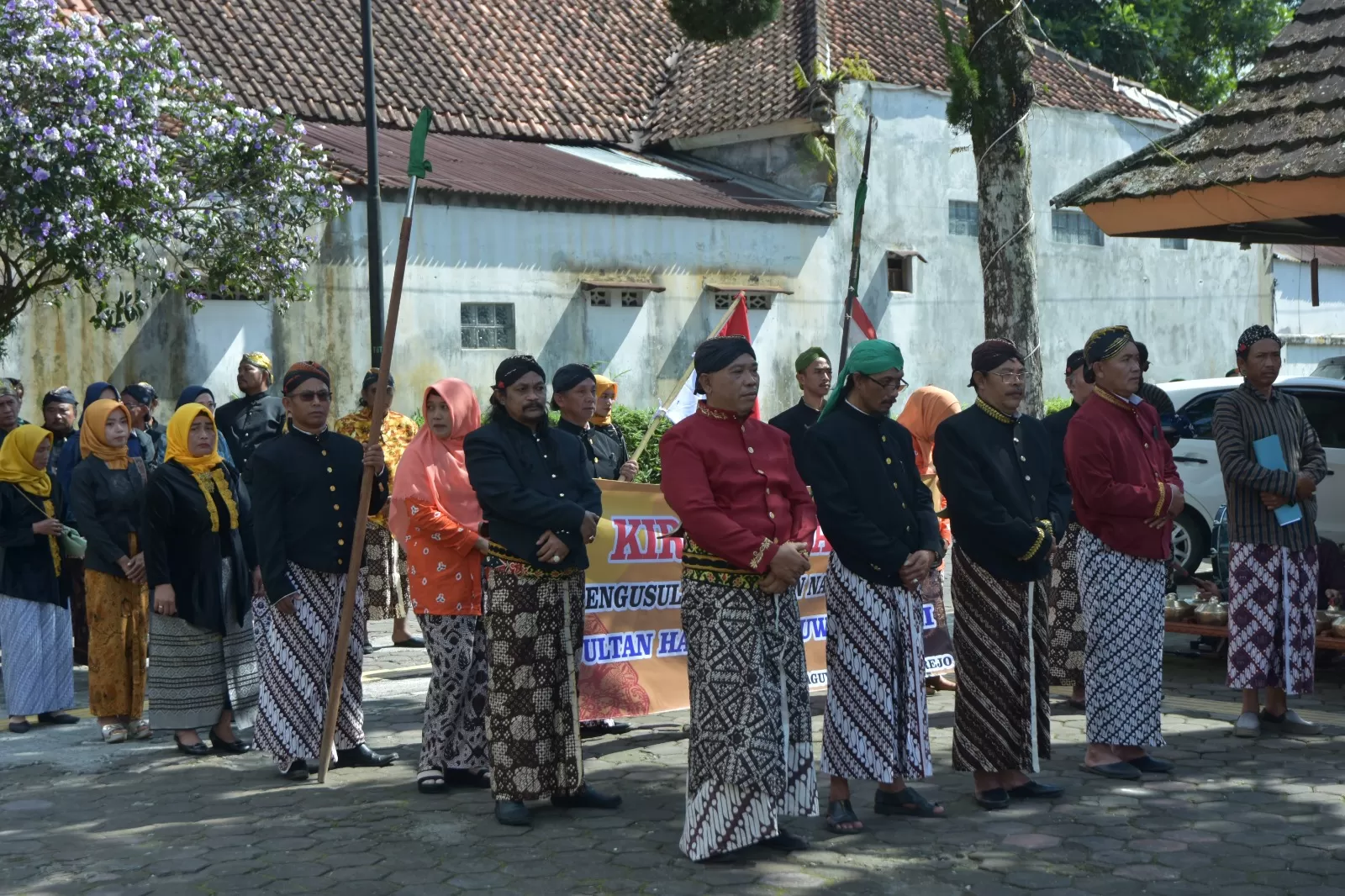 Warga dan Trah HB II saat melakukan kirab mengusulkan sebagai pahlawan nasional (ist)