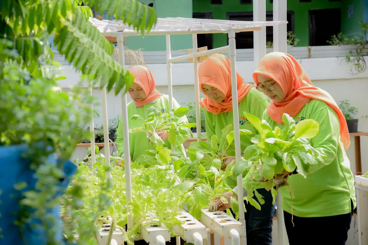 Jika dulunya sebidang lahan terbengkalai yang tampak tidak terawat dan sering jadi tempat pembuangan sampah, kini lahan tersebut sudah disulap jadi lebih indah. (Ist)