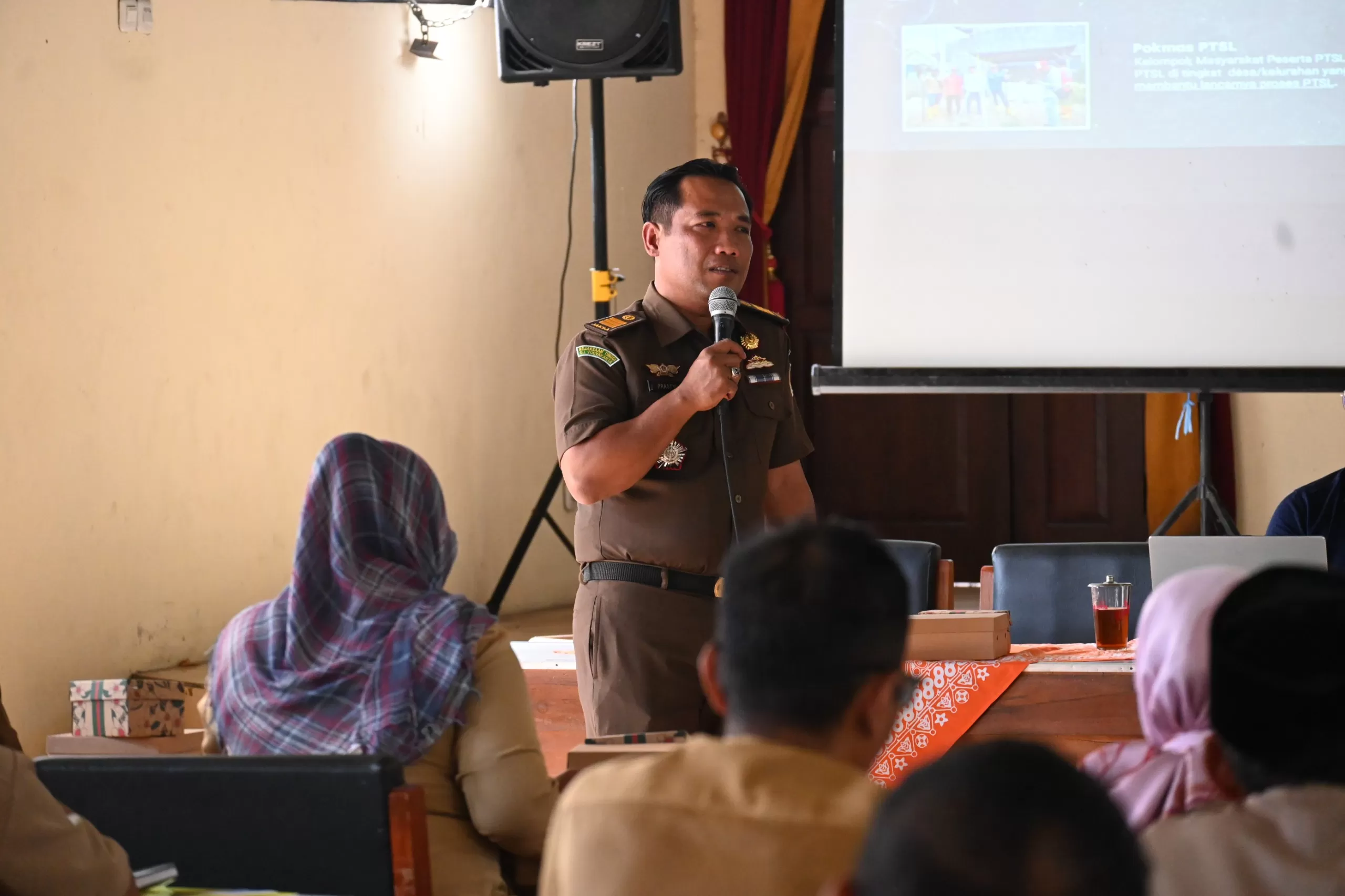 Penerangan hukum dari Kejari Kulonprogo kepada perangkat Kalurahan Karangsewu Galur.  (Ist)