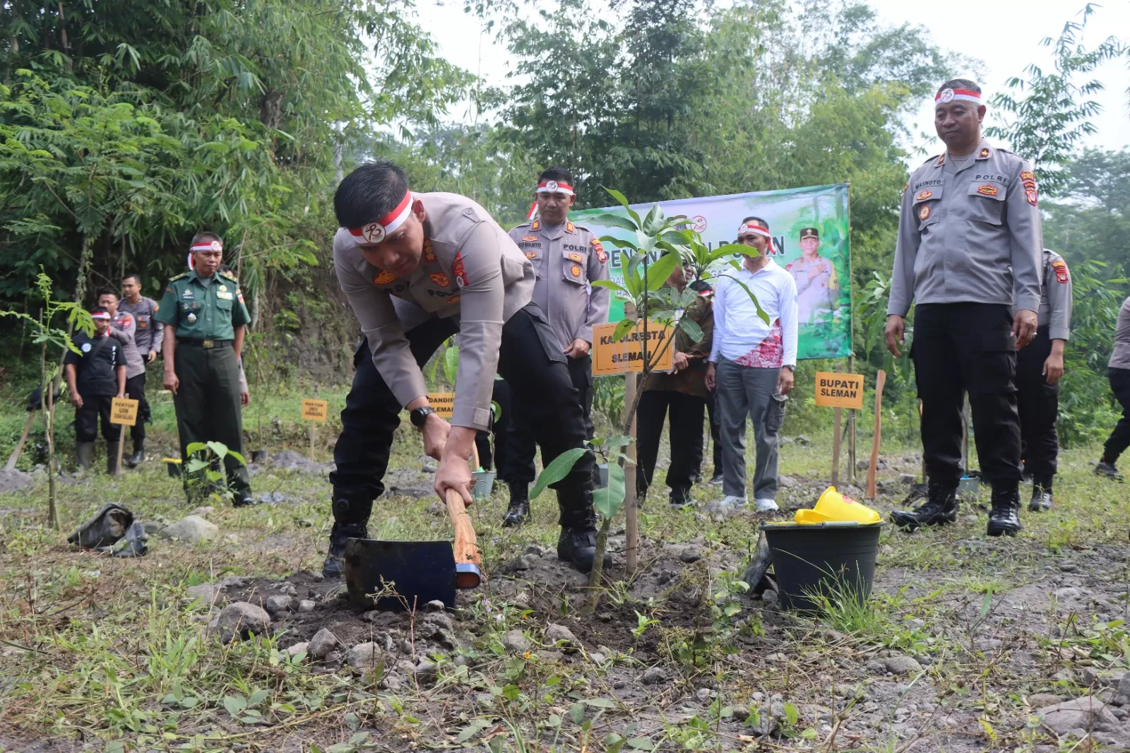 Polda DIY tanam pohon di lereng Merapi (Ist)