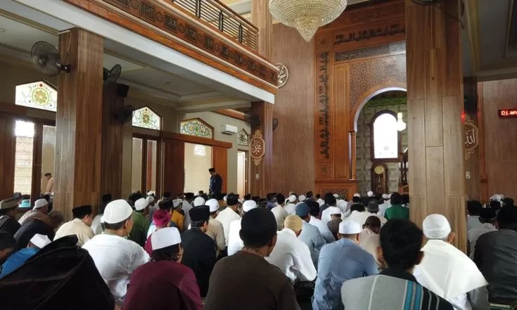 Salat Jumat di masjid pada 5 Juli 2024 (pinterest)  