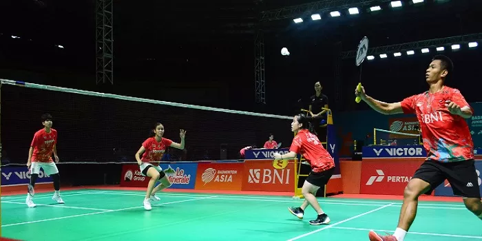 Pasangan Taufik/Clairine saat  mengalahkan  wakil Thailand  di GOR Among Raga, Yogya, Jumat (5/7). (Abrar)