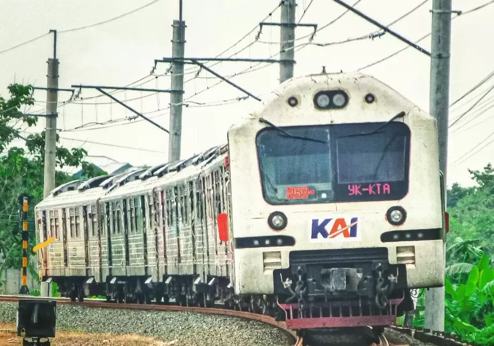 Cek jadwal KA Prameks terbaru (pinterest)