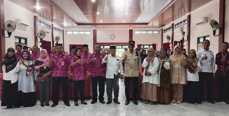 Berpose usai pembukaan