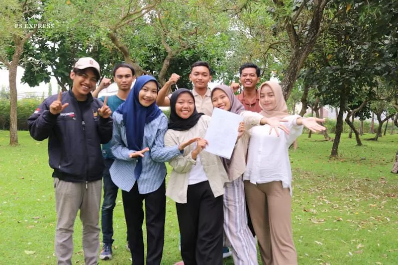 Delapan mahasiswa jua