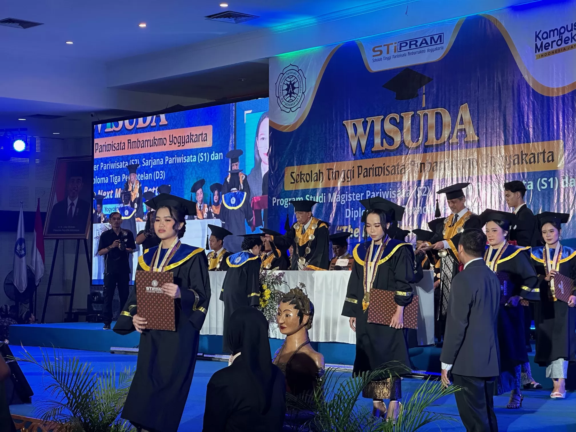 Suasana Wisuda Stipram Yogyakarta (Harminanto) 