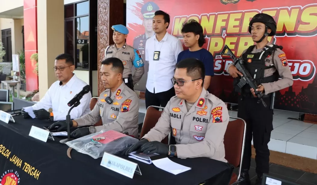 Pelaku tawuran bersajam saat diamankan di Polres Purworejo  (Ist)