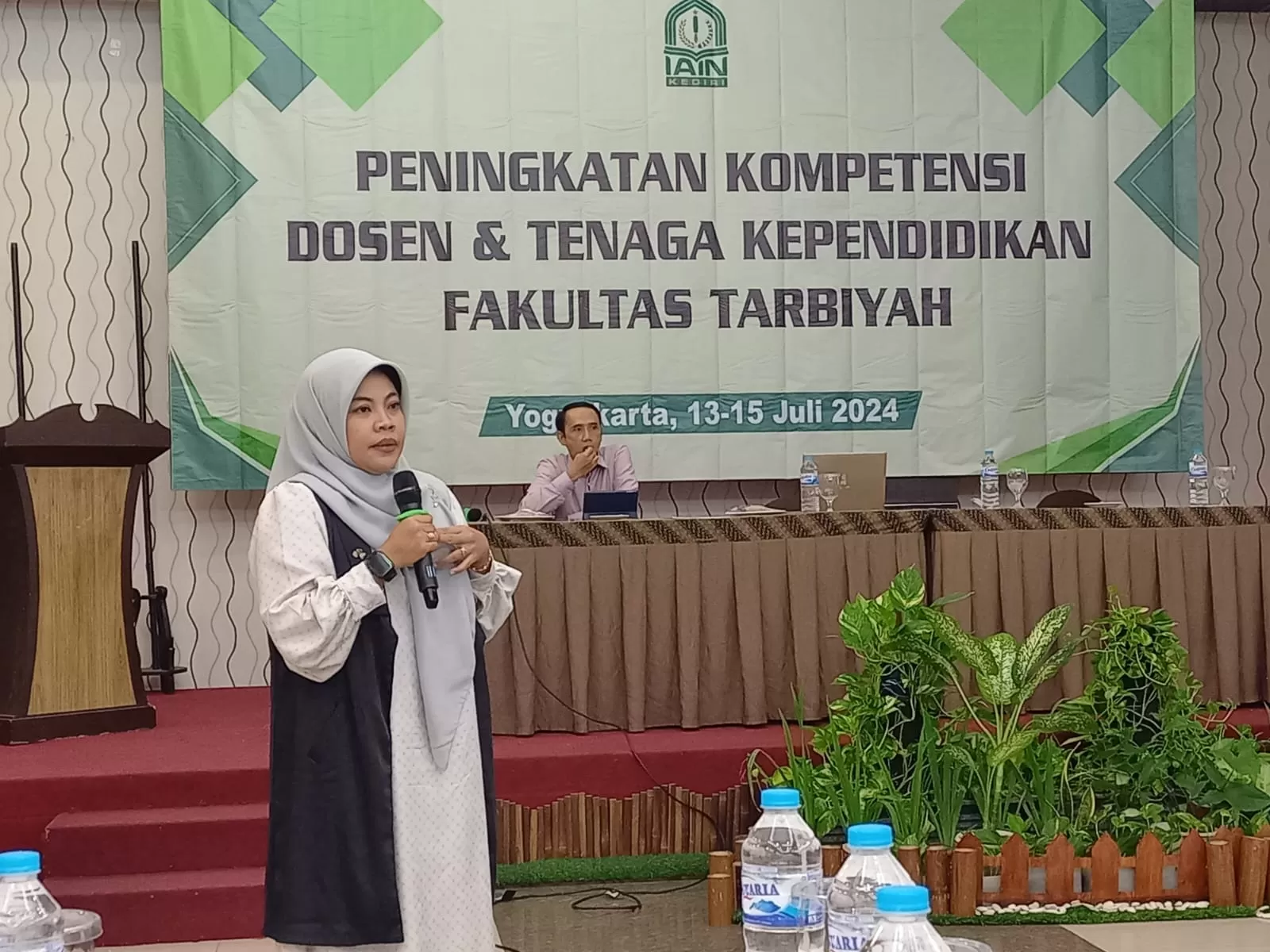Pakar Kurikulum UNY, Isniatun Munawaroh saat menyampaikan materi. Foto: Ist