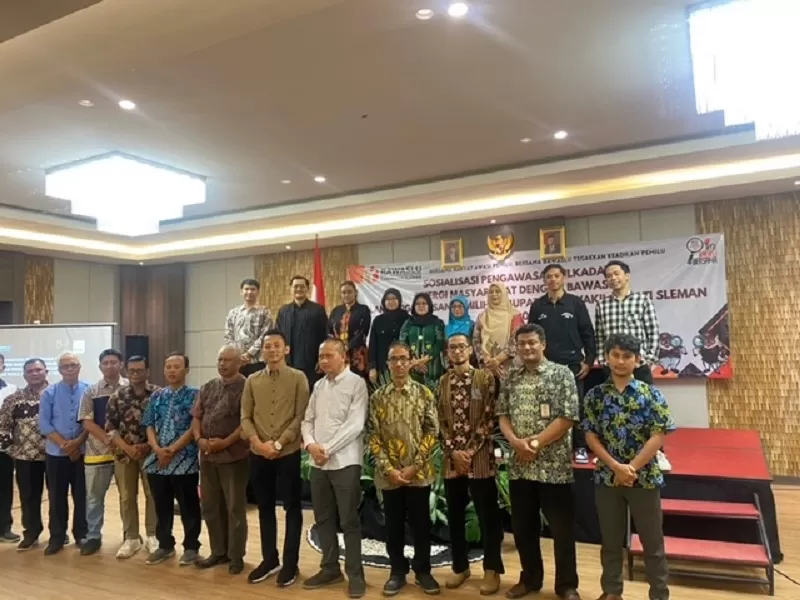  Bawaslu saat menyelenggarakan sosialisasi pengawasan pilkada dengan beberapa elemen masyarakat.&nbsp;KR-Saifullah Nur Ichwan