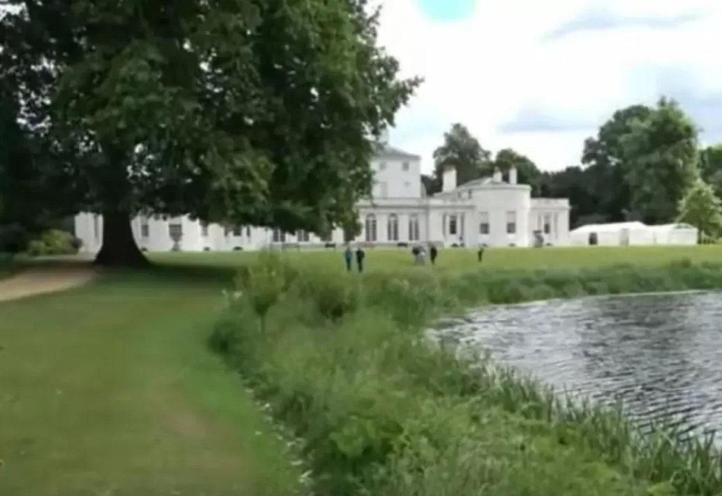   Frogmore House (YouTube/Komarudin)