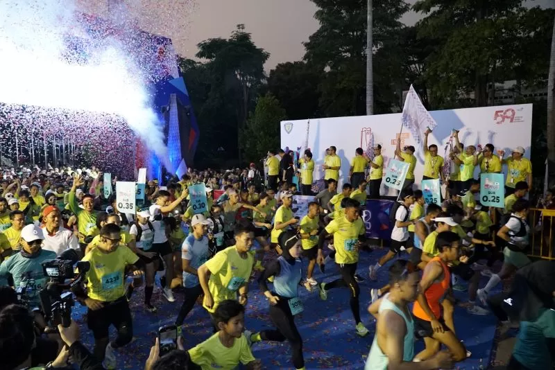 Dewan Komisaris dan Jajaran Direksi Telkom melepas peserta Digiland Run 2024 di Plaza Barat Gelora Bung Karno (GBK), Minggu (28/7) ( Dok. Telkom)