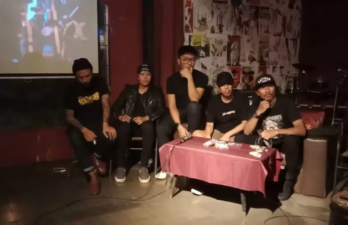 Personel Something Wrong saat jumpa media di Ascos Tirtodipuran (Abp)